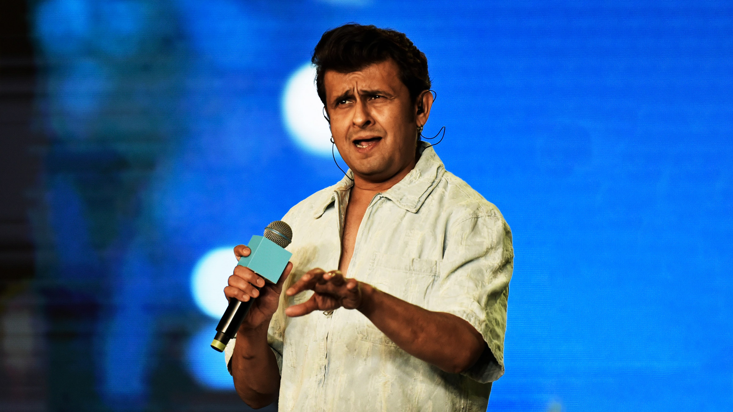 Sonu Nigam live